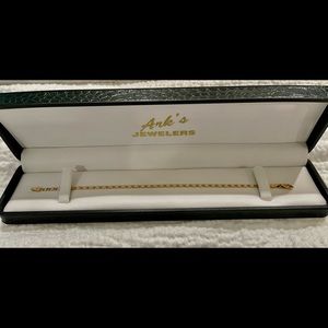 Gold plated dainty bracelet! Great condition!